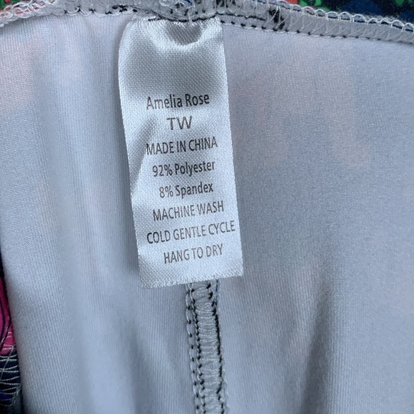 Lularoe Disney Winnie The Pooh Christmas Holiday Leggings ONE SIZE EUC #VEG-0179 - Picture 4 of 4